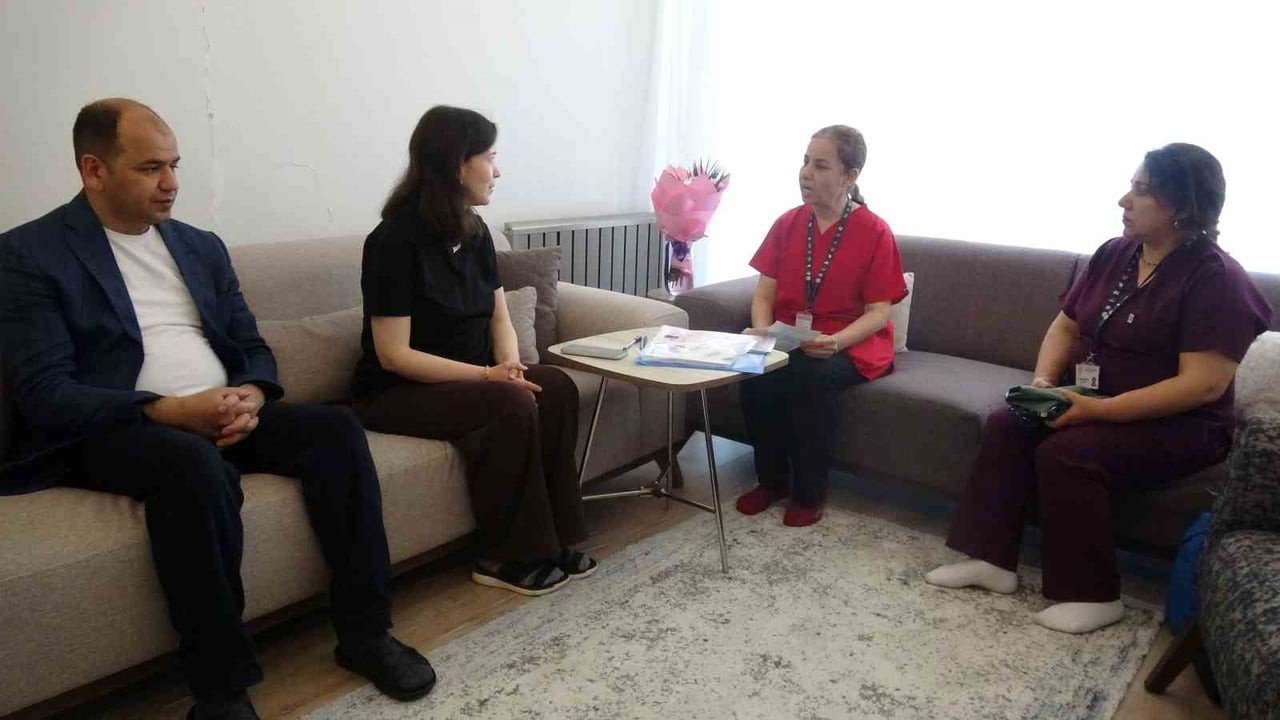 MALATYA'DA SAĞLIK ÇALIŞANLARI GEBELİK SÜRECİNDEKİ ANNE ADAYLARINI EVLERİNDE ZİYARET EDEREK...