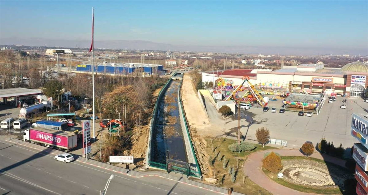 Malatya'da son 23 yılda inşa edilen 27 sulama tesisiyle 405 bin 860 dekar tarım arazisinin...