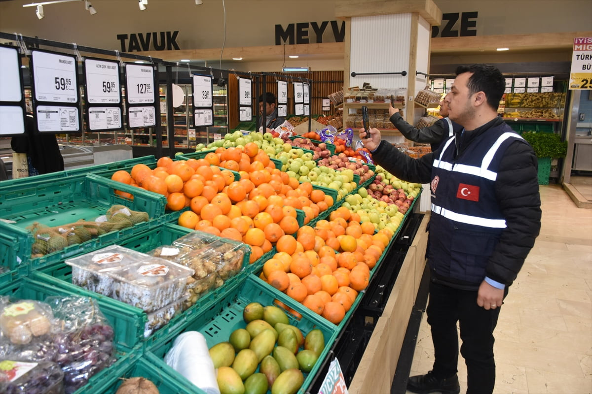 Malatya'da Ticaret İl Müdürlüğü ekipleri, Ramazan Bayramı öncesinde fahiş fiyat artışlarının önüne...