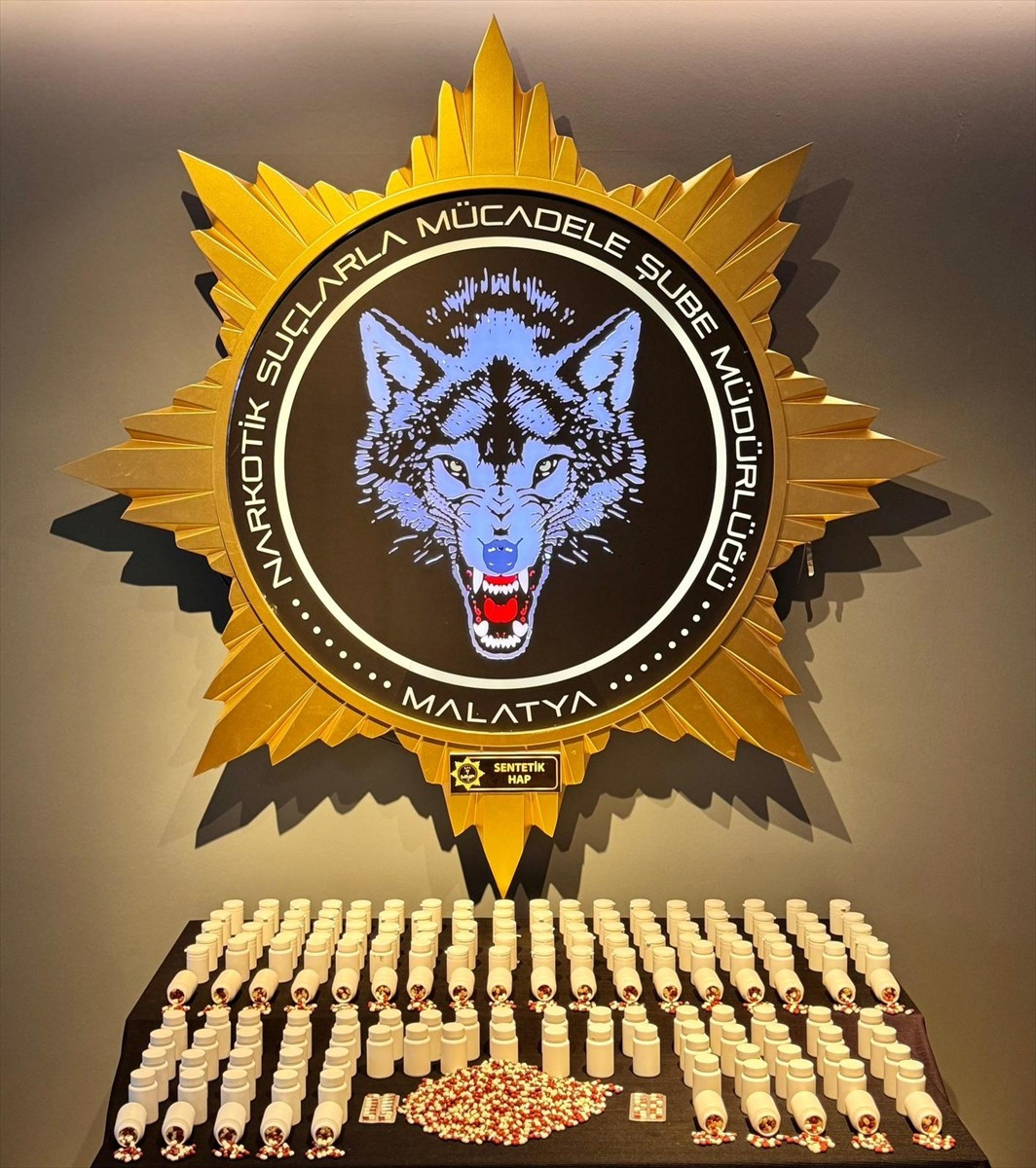 Malatya'da uyuşturucu operasyonunda gözaltına alınan 12 zanlıdan 11'i tutuklandı. Operasyonda 10...