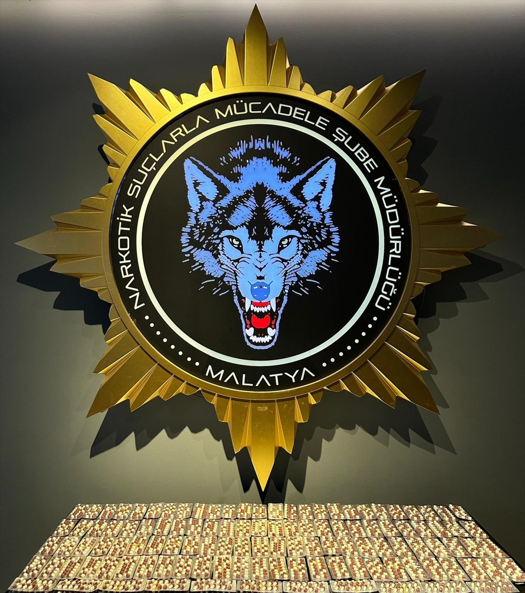 Malatya'da uyuşturucu operasyonunda yakalanan 3 zanlı tutuklandı. Operasyonda, 3 bin 644 sentetik...