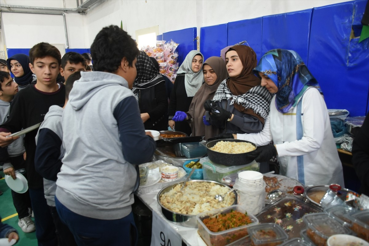 Malatya'da Yeşilyurt Selahattin Eyyubi Anadolu İmam Hatip Lisesi öğrencileri tarafından Gazze...