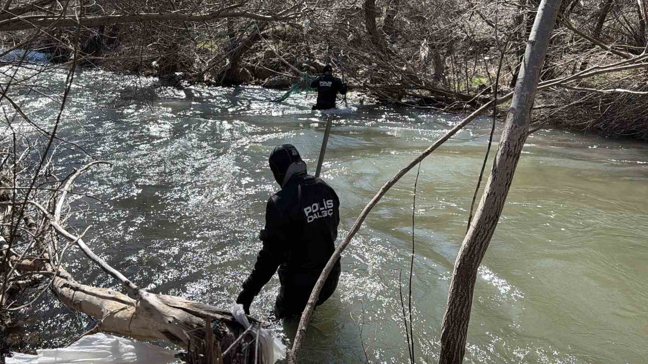 MALATYA'DAN ADIYAMAN'A YAKINLARINI ZİYARETE GELEN VE BİR DAHA KENDİSİNDEN ALINAMAYAN 8 YAŞINDAKİ...