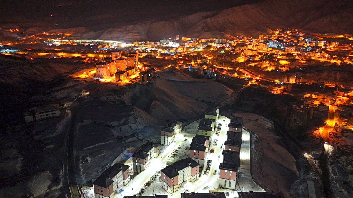 Malatya'nın Darende ilçesi merkezi ile tarihi Somuncu Baba Külliyesi, Darende evleri, Hasan Gazi...