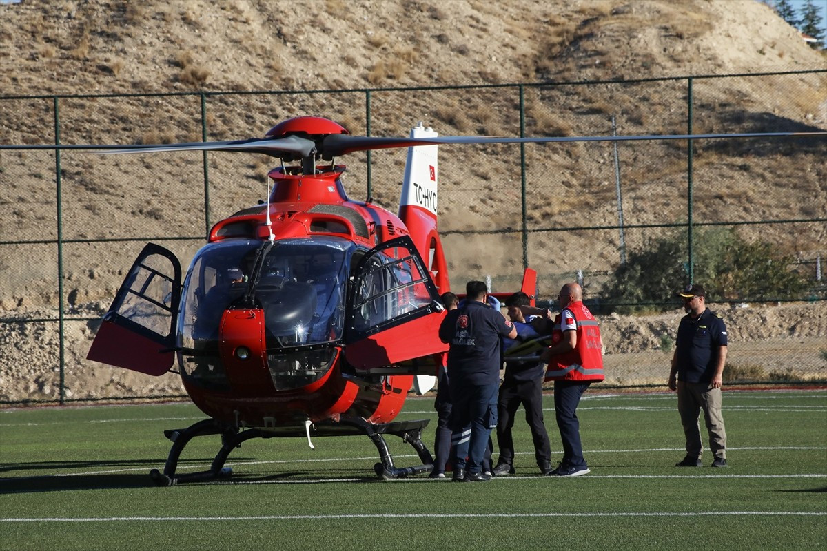 Malatya'nın Darende ilçesinde bir günde 3 hasta, ambulans helikopterle şehir merkezine sevk...