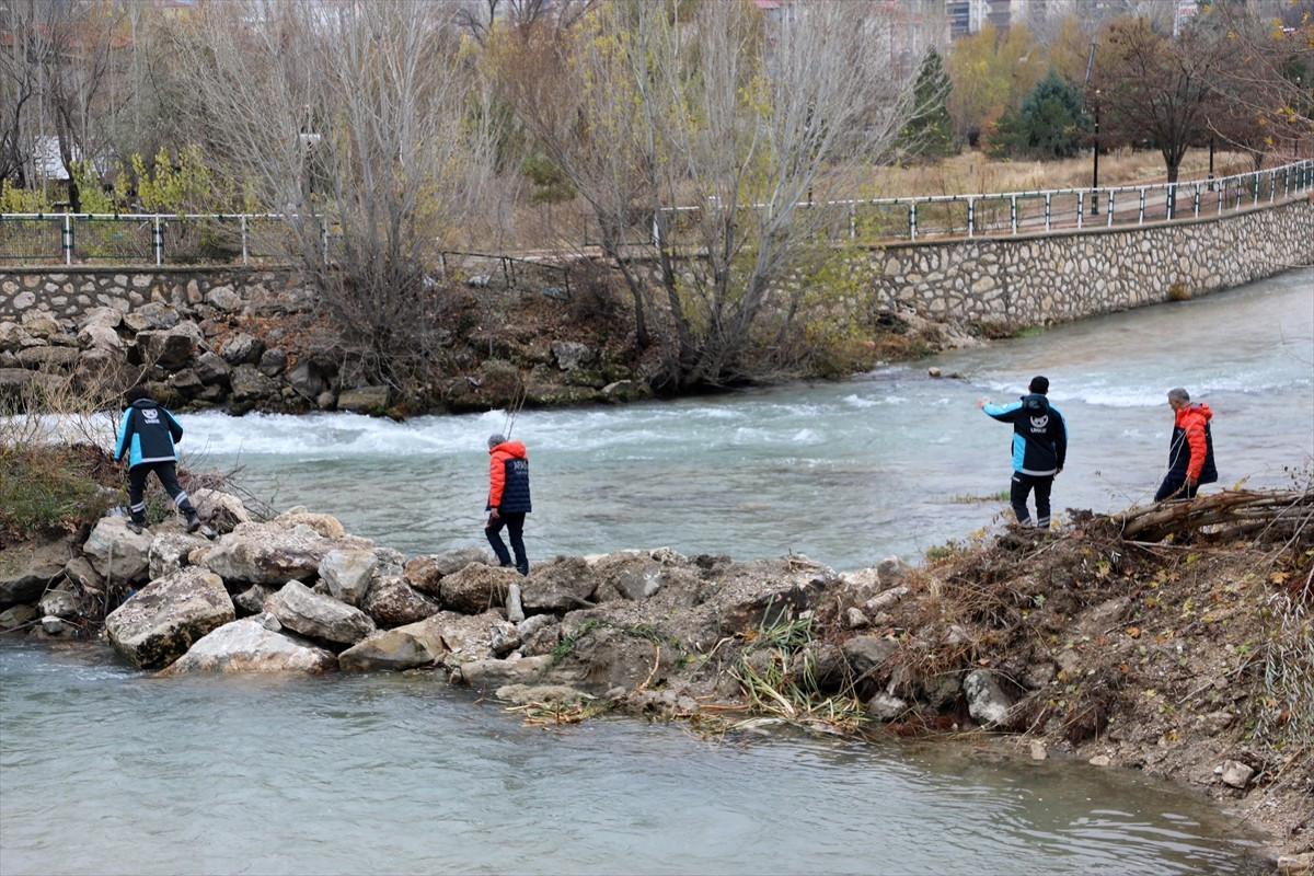 Malatya'nın Darende ilçesinde kaybolan yaşlı adam için arama çalışması başlatıldı.