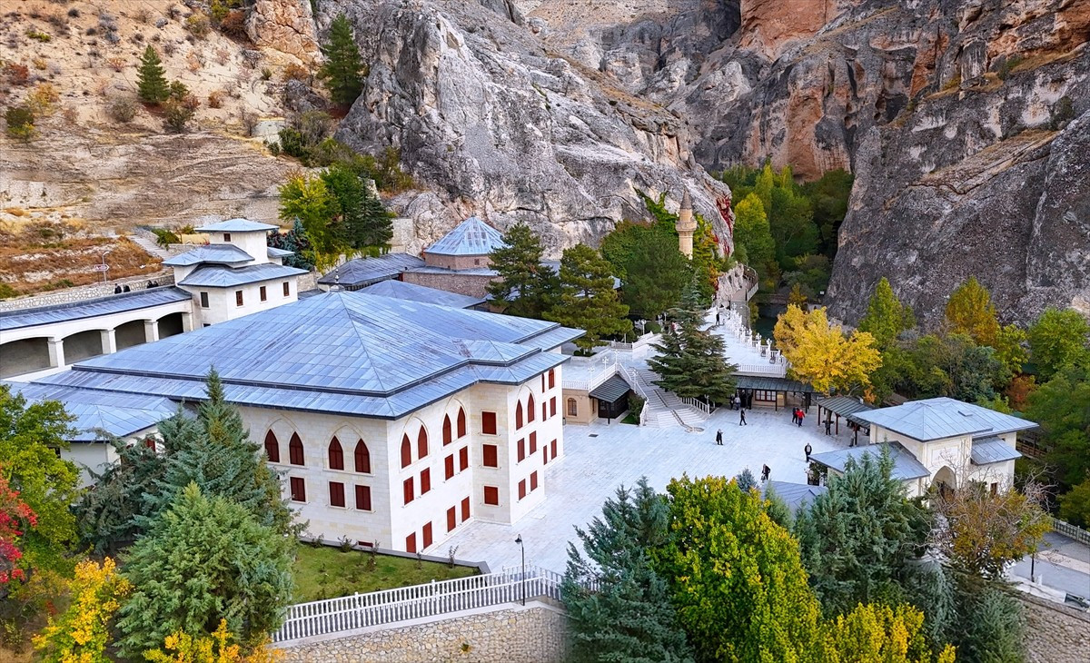 Malatya'nın Darende ilçesinde "Somuncu Baba" olarak tanınan Şeyh Hamid-i Veli'nin türbesinin de...