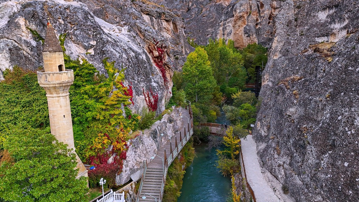 Malatya'nın Darende ilçesindeki Tohma Kanyonu, sonbaharda ziyaretçilerine eşsiz manzaralar...