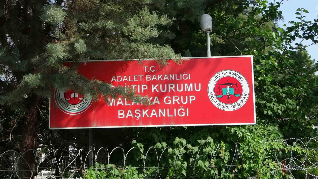 MALATYA'NIN DOĞANŞEHİR İLÇESİNDE TRAKTÖRÜN DEVRİLMESİ SONUCU MEYDANA GELEN KAZADA SÜRÜCÜ HAYATINI...