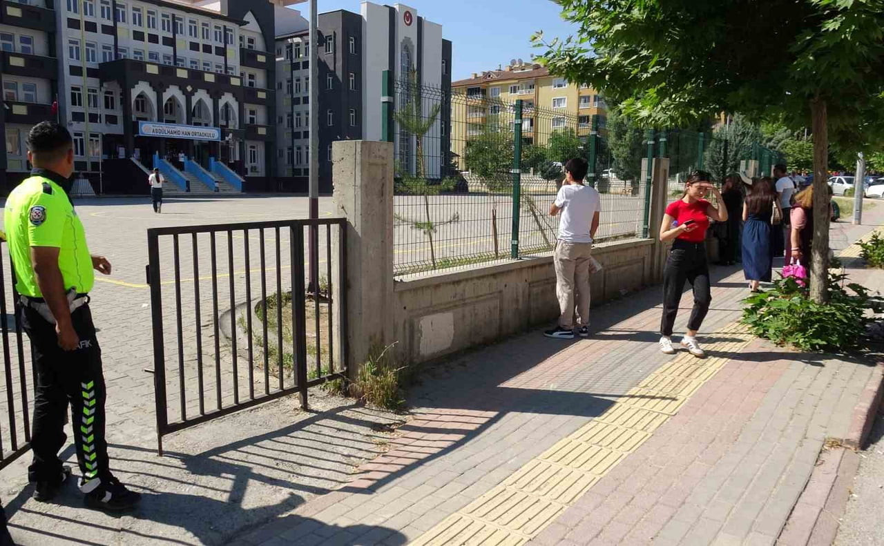 MALATYA’DA 10 BİN 109 ÖĞRENCİ LGS HEYECANI YAŞADI