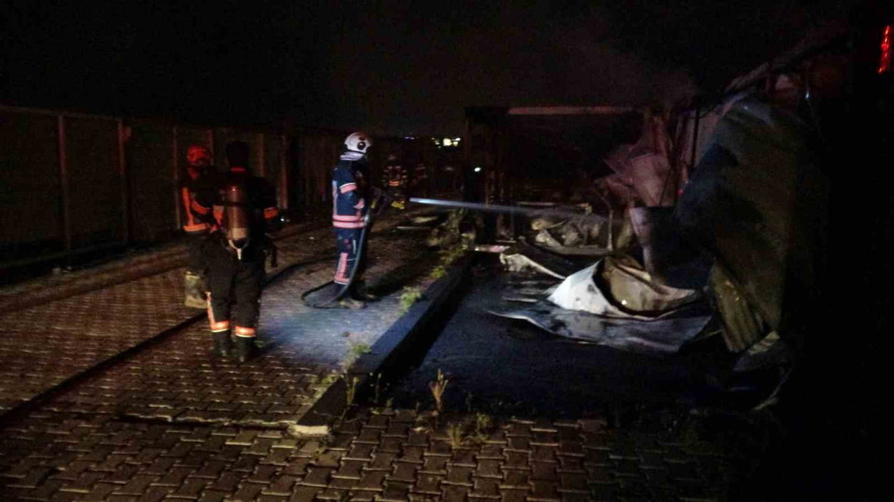 MALATYA’DA AVUKATLARIN KONTEYNER OFİSLERİNDE YANGIN