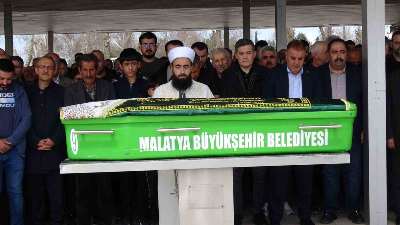 MALATYA’DA HAYATINI KAYBEDEN ÖĞRETMEN SON YOLCULUĞUNA UĞURLANDI
