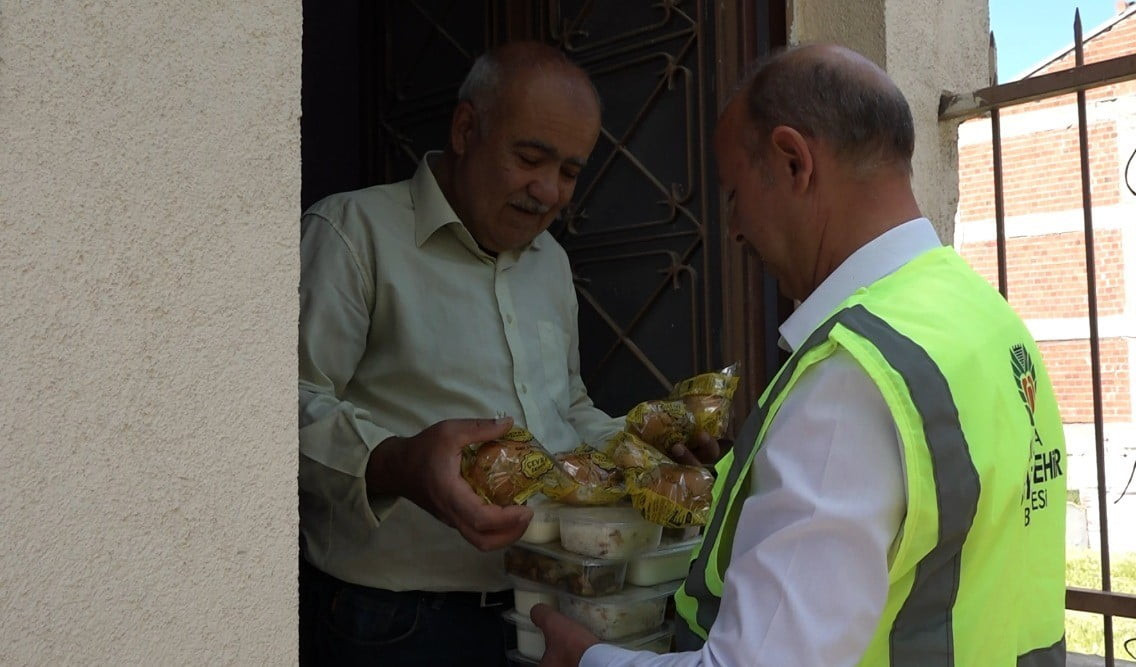MALATYA’DA İHTİYAÇ SAHİPLERİNE YEMEK DESTEĞİ