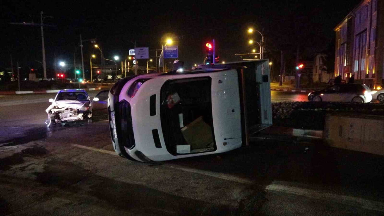 MALATYA’DA KAMYONETİN DEVRİLME ANI KAMERADA