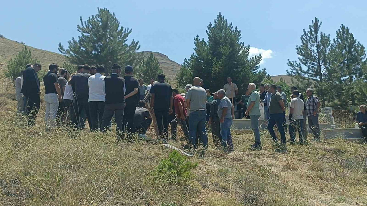 MALATYA’NIN DARENDE İLÇESİNDE DOĞA FOTOĞRAFI ÇEKMEK AMACIYLA ÇIKTIĞI DAĞLIK ALANDA ÖLÜ BULUNAN 54...