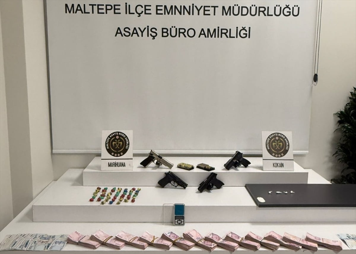 Maltepe'de bir evde uyuşturucu ticareti yaptığı ile sürülen şüpheli gözaltına alındı. Şüphelinin...