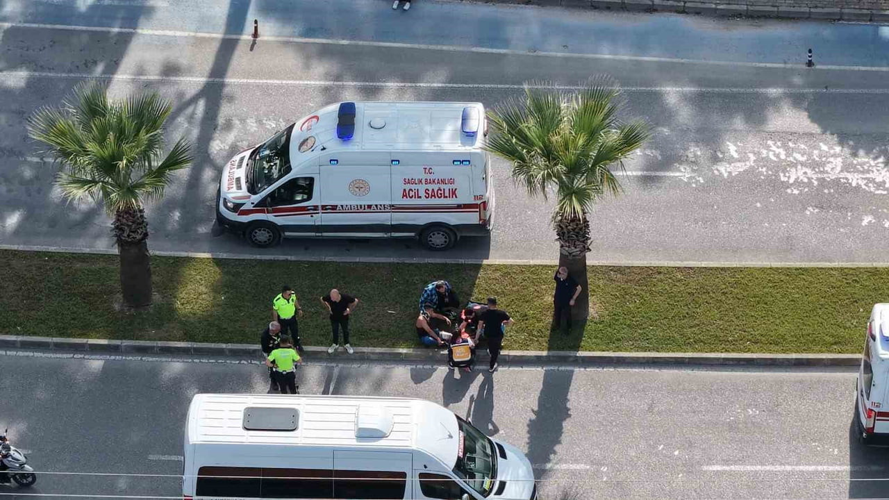MANAVGAT İLÇESİNDE AYNI İSTİKAMETTE SEYİR HALİNDEKİ 2 MOTOSİKLETİN ÇARPIŞMASI SONUCU SÜRÜCÜLER...