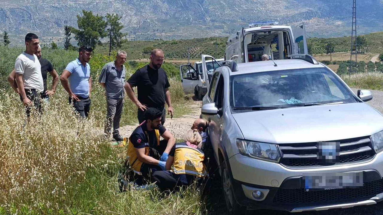MANAVGAT İLÇESİNDE DEVRİLEN TRAKTÖRÜN SÜRÜCÜSÜ YARALANDI