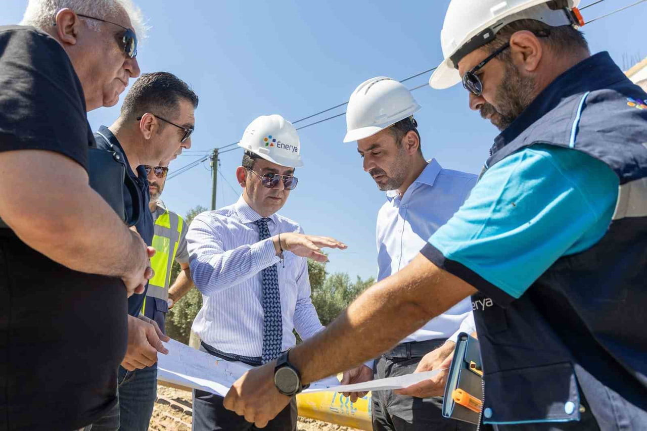 MANAVGAT’IN DOĞALGAZ ALTYAPISINA KAVUŞMASI İÇİN BAŞLATILAN ÇALIŞMALAR KAPSAMINDA BELEDİYE BAŞKAN...