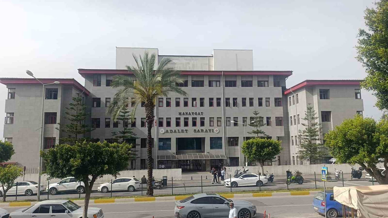 MANAVGAT’TA BELEDİYE İÇERİSİNDE ÇIKAR AMAÇLI SUÇ ÖRGÜTÜ KURULDUĞU İDDİASIYLA AÇILAN DAVADA...