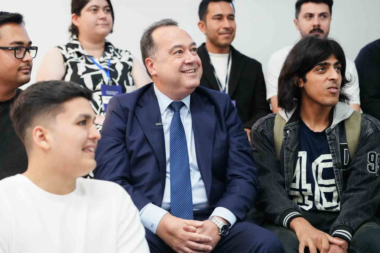 MANİSA BÜYÜKŞEHİR BELEDİYE BAŞKANI BESİM DUTLULU, GENÇLERİN TEKNOLOJİ ALANINDA KENDİLERİNİ...