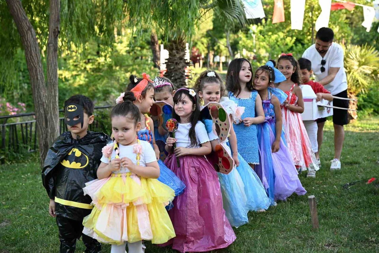 MANİSA BÜYÜKŞEHİR BELEDİYESİ, ÇEVRE BİLİNCİNİ ARTIRMAK VE GERİ DÖNÜŞÜM KÜLTÜRÜNÜ KÜÇÜK YAŞLARDA...