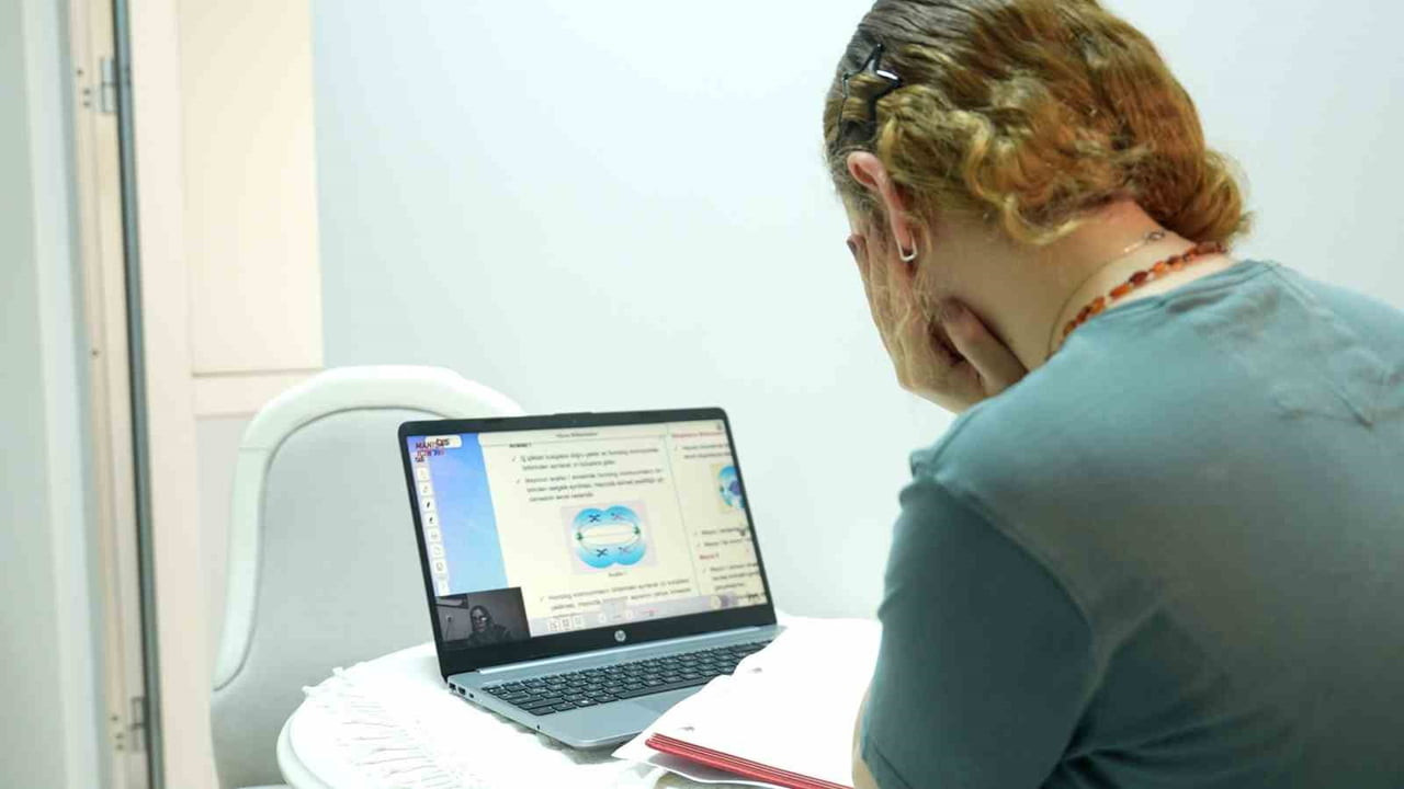 MANİSA BÜYÜKŞEHİR BELEDİYESİ, EĞİTİMDE FIRSAT EŞİTLİĞİ ANLAYIŞIYLA ÖĞRENCİLERİN YANINDA OLMAYA...