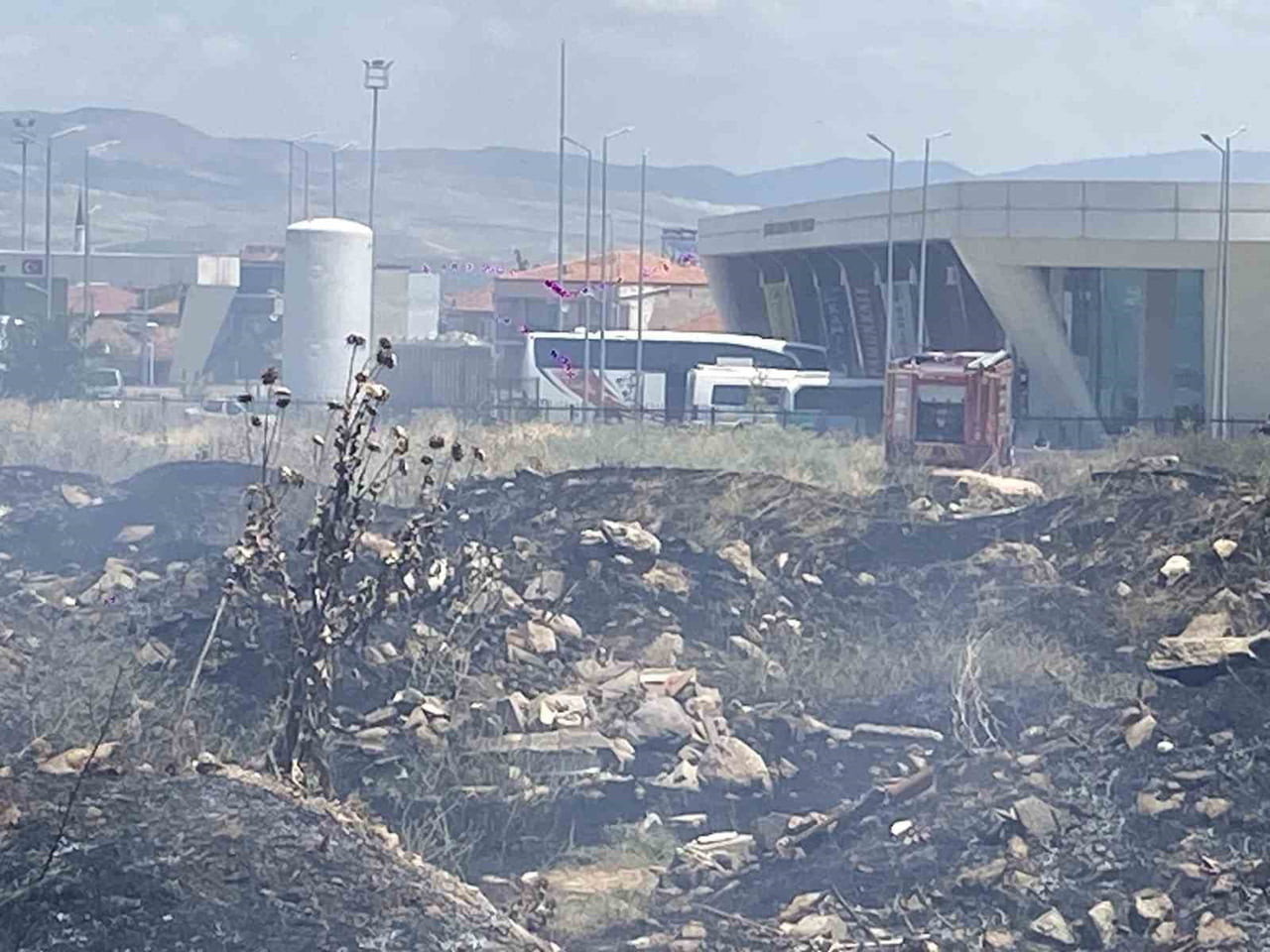 MANİSA BÜYÜKŞEHİR BELEDİYESİ İTFAİYE DAİRE BAŞKANLIĞI EKİPLERİNİN YAKLAŞIK 2 SAAT SÜREN YOĞUN...