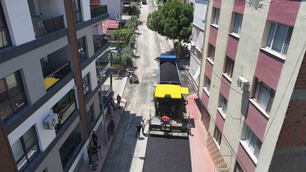 MANİSA BÜYÜKŞEHİR BELEDİYESİ, MASKİ'NİN ALTYAPISINI YENİLEDİĞİ ALAŞEHİR FATİH CADDESİ'NDE SICAK...
