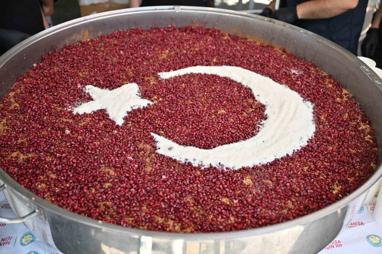MANİSA BÜYÜKŞEHİR BELEDİYESİ, MUHARREM AYI DOLAYISIYLA ALAYBEY VE LALELİ PAZARLARINDA KURULAN...