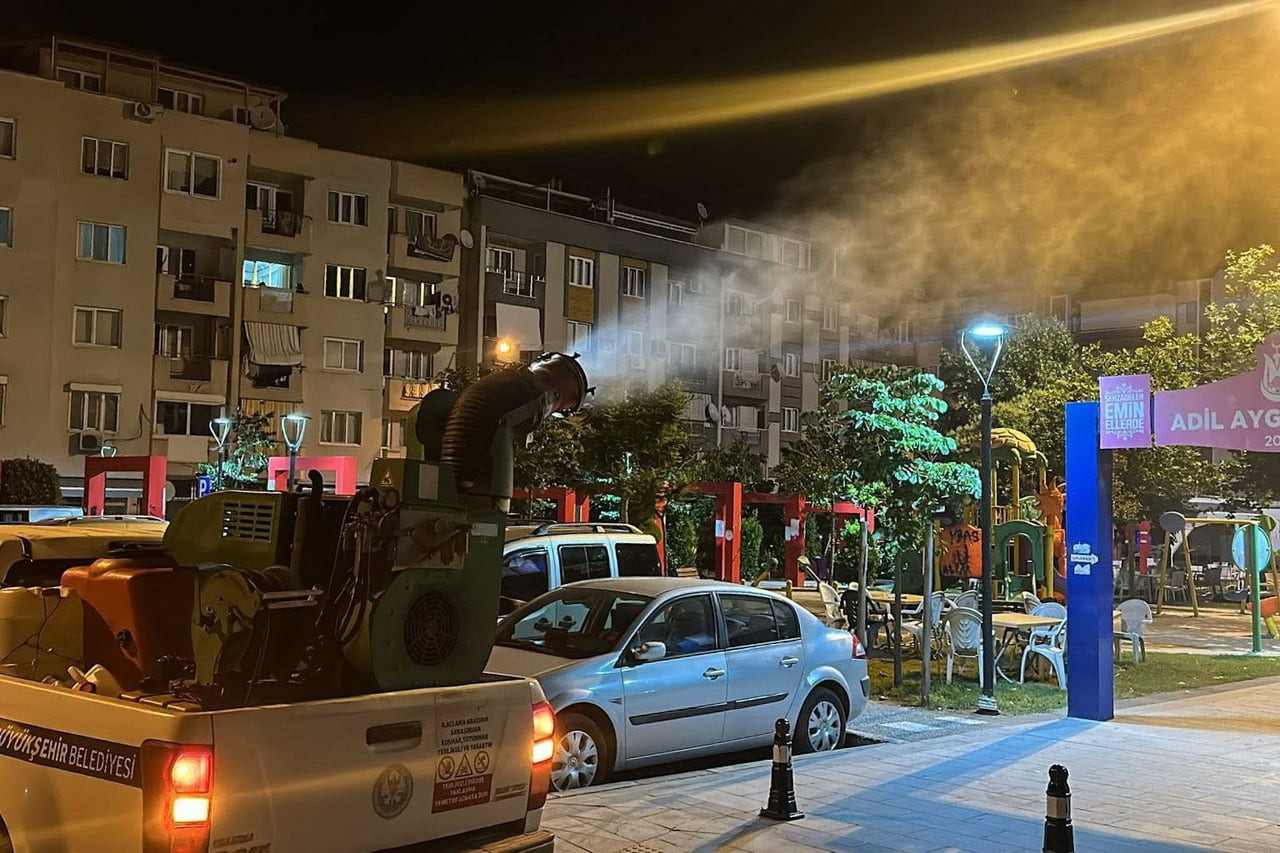 MANİSA BÜYÜKŞEHİR BELEDİYESİ, YAZ SICAKLARININ ARTMASIYLA BİRLİKTE SİVRİSİNEK VE HAŞEREYE KARŞI...