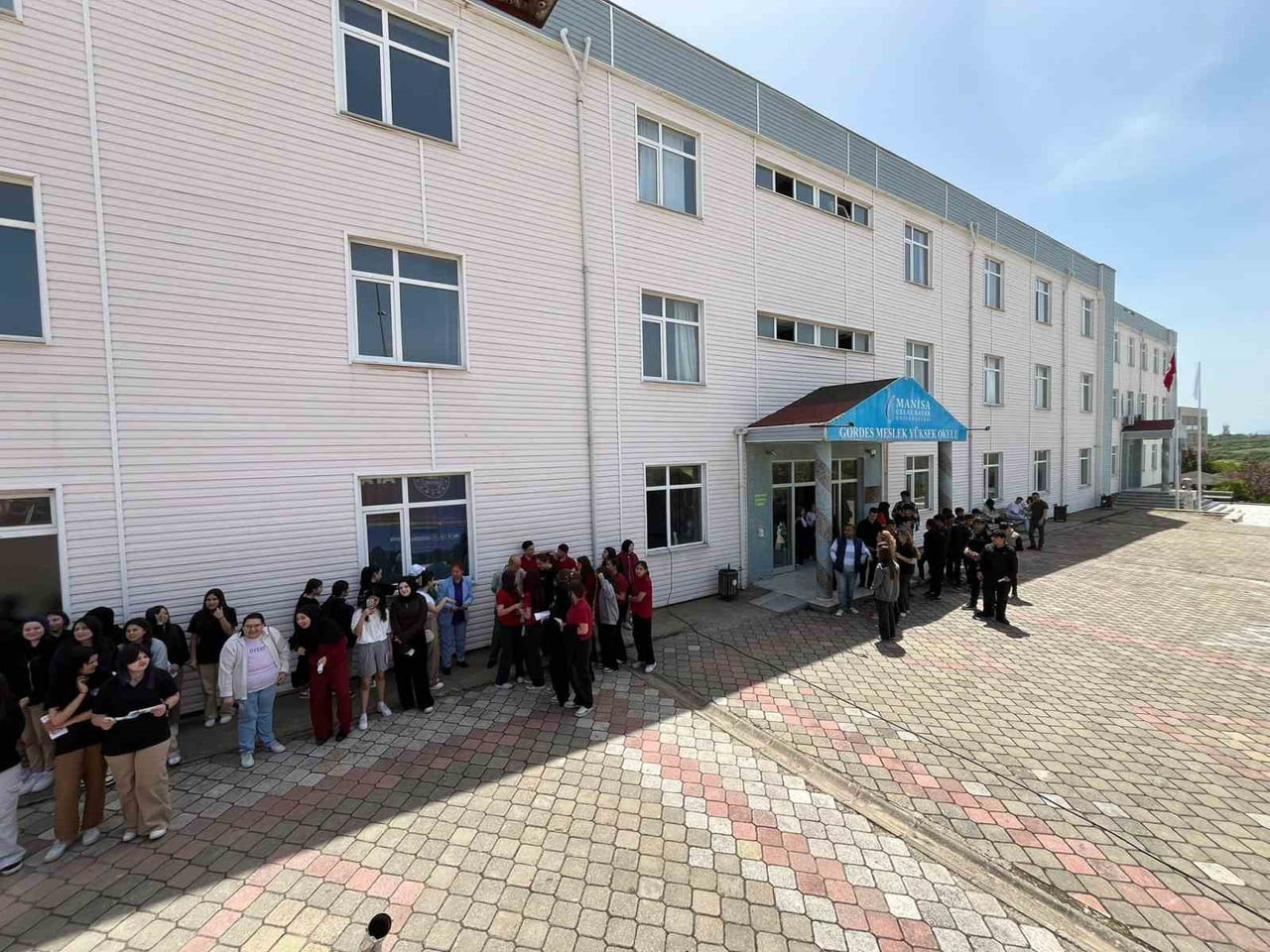 MANİSA CELAL BAYAR ÜNİVERSİTESİ GÖRDES MESLEK YÜKSEKOKULU BÜNYESİNDE AÇILAN "ACİL DURUM VE AFET...
