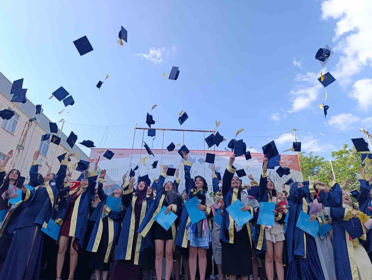 MANİSA CELAL BAYAR ÜNİVERSİTESİ GÖRDES MESLEK YÜKSEKOKULU'NUN 31. DÖNEM MEZUNİYET TÖRENİNDE 250...