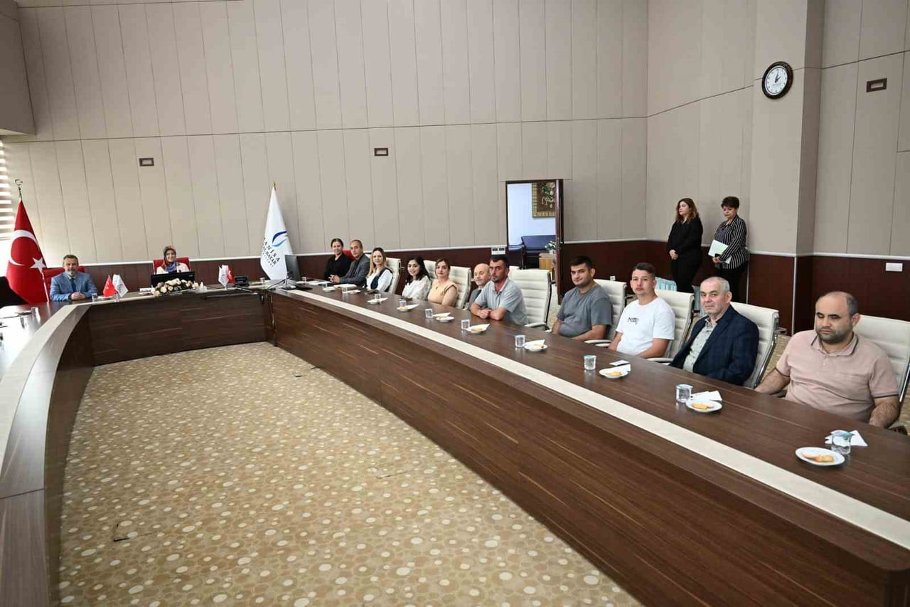 MANİSA CELAL BAYAR ÜNİVERSİTESİ REKTÖRÜ PROF. DR. RANA KİBAR, ENGELLİLER HAFTASI KAPSAMINDA...