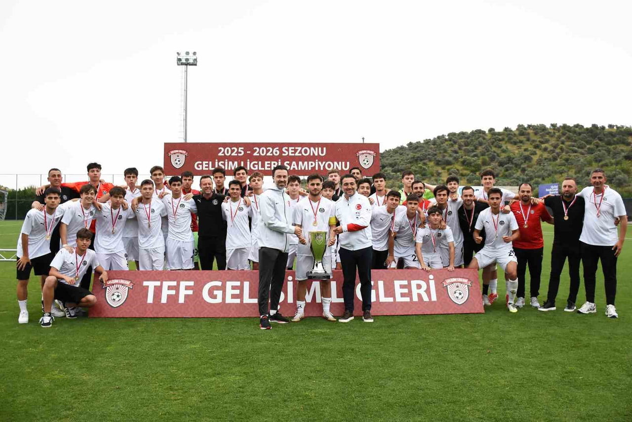 MANİSA FUTBOL KULÜBÜ U19 TAKIMI, GELİŞİM LİGİ FİNALİNDE ARKENT ARNAVUTKÖY BELEDİYESİ FUTBOL SK’YI...