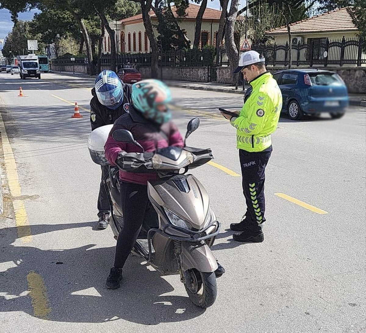 MANİSA İL EMNİYET MÜDÜRLÜĞÜ TARAFINDAN İL GENELİNDE GERÇEKLEŞTİRİLEN GENİŞ KAPSAMLI MOTOSİKLET...