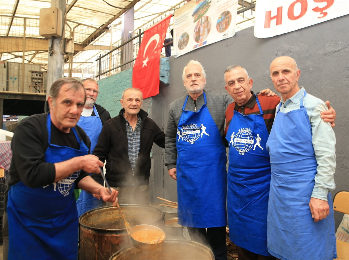 Manisa Makedonya Göçmenleri Kültürünü Yaşatma ve Dayanışma Derneği, 2 bin kişilik iftar yemeğinde...
