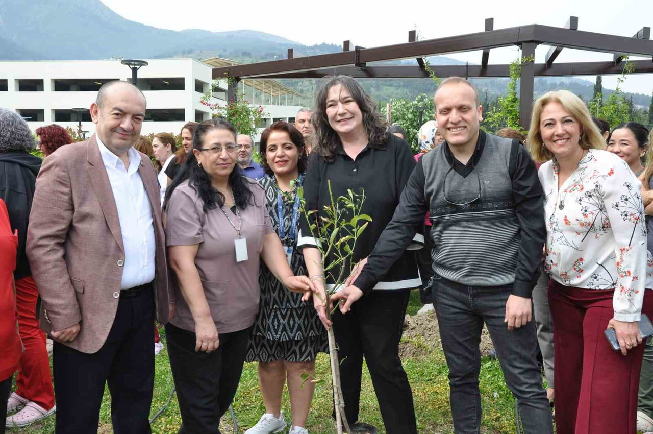 MANİSA ŞEHİR HASTANESİ’NDE HEMŞİRELER HAFTASI KAPSAMINDA DÜZENLENEN ETKİNLİKTE, HER SERVİS ADINA...