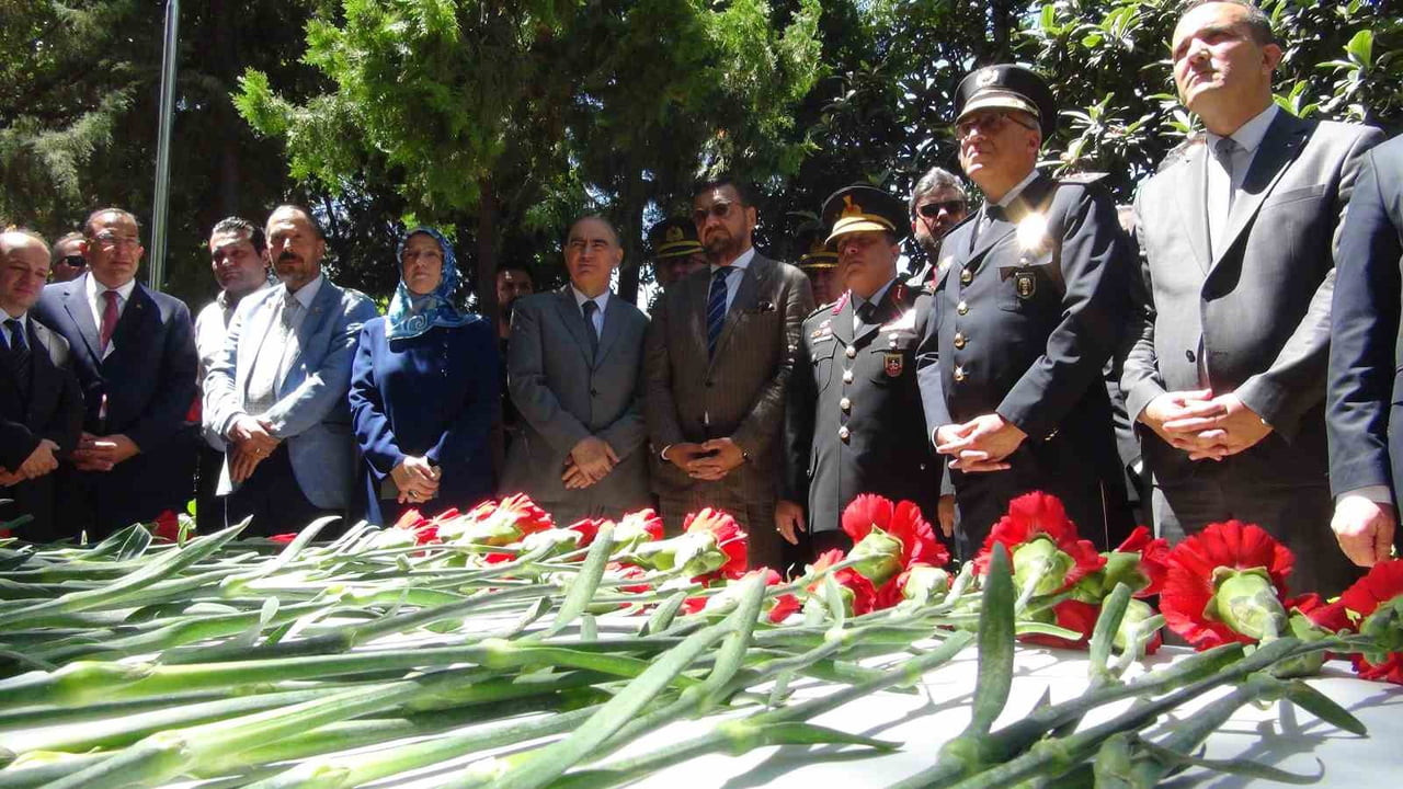 MANİSA'DA 15 TEMMUZ DEMOKRASİ VE MİLLİ BİRLİK GÜNÜ DOLAYISIYLA GARNİZON ŞEHİTLİĞİ VE POLİS...