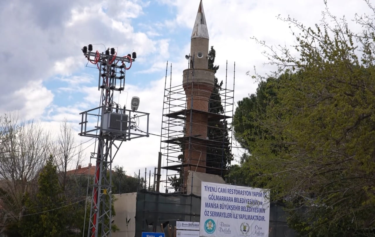 MANİSA'DA 2017 YILINDAKİ DEPREMDE AĞIR HASAR ALARAK İBADETE KAPANAN TARİHİ TİYENLİ CAMİİ'NİN...