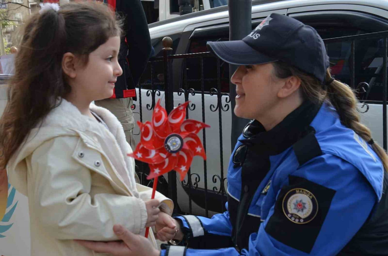 MANİSA'DA POLİS HAFTASI KAPSAMINDA DÜZENLENEN ETKİNLİKLER, 15 TEMMUZ DEMOKRASİ MEYDANI’NDA KURULAN...
