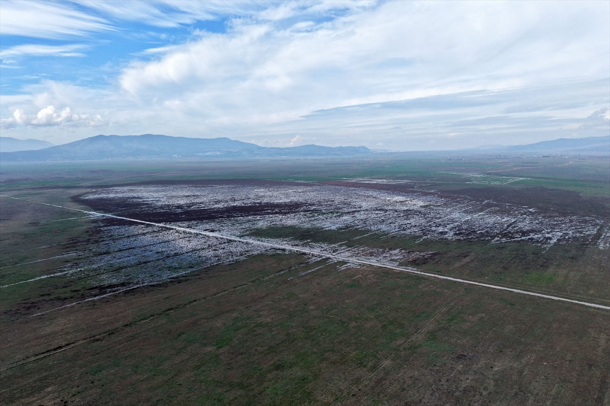 Manisa'da yeni yıla bazıları tamamen boş, bazıları ise düşük doluluk oranlarıyla giren barajlar...
