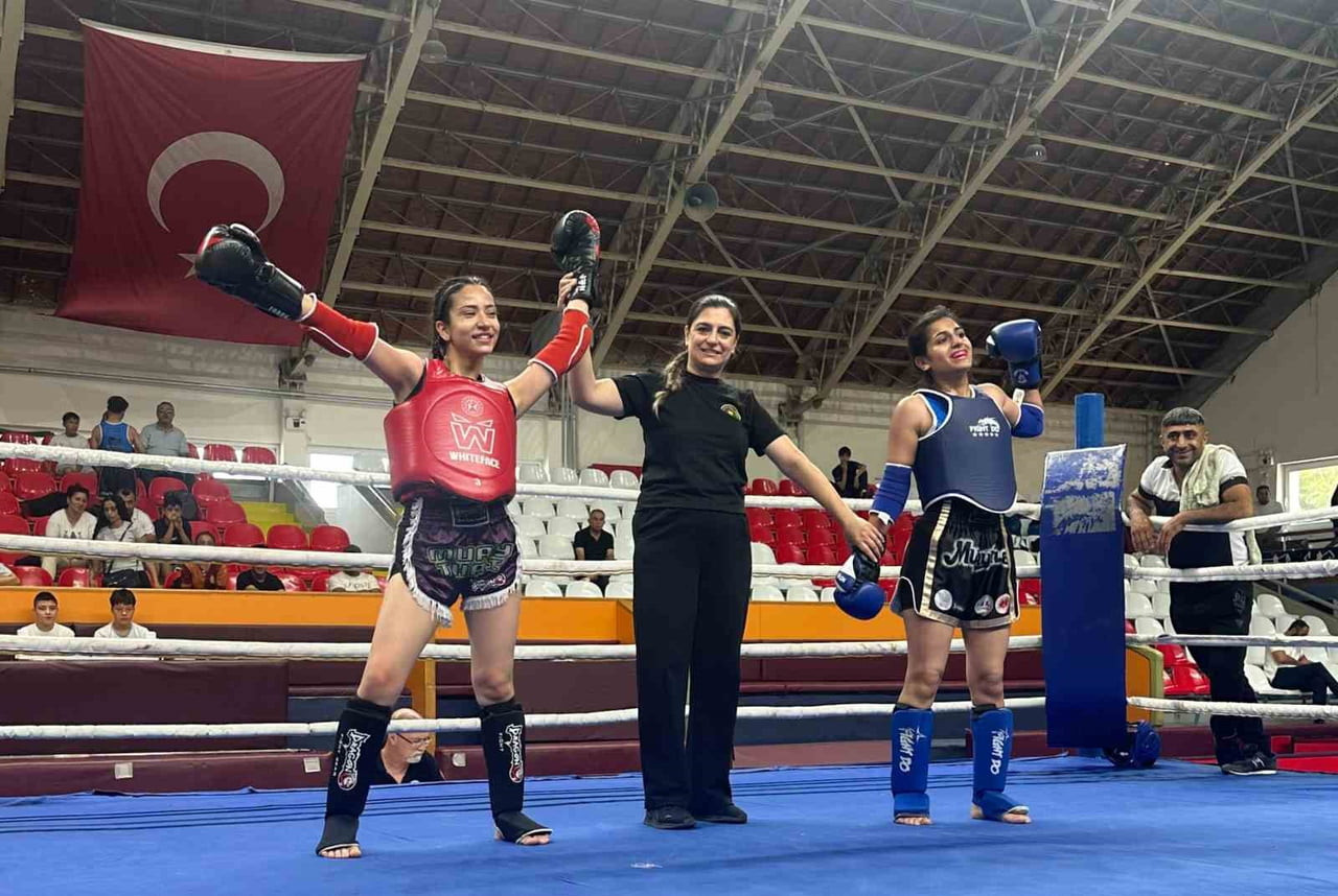 MANİSA'NIN AKHİSAR İLÇESİNDE DÜZENLENEN İLLER ARASI MUAYTHAİ ŞAMPİYONASI, ÜÇ GÜN BOYUNCA NEFES...