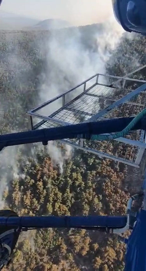 MANİSA'NIN AKHİSAR İLÇESİNE BAĞLI EVKAFTEKE MAHALLESİ'NDE DEVAM EDEN ORMAN YANGINININ ENERJİSİ...