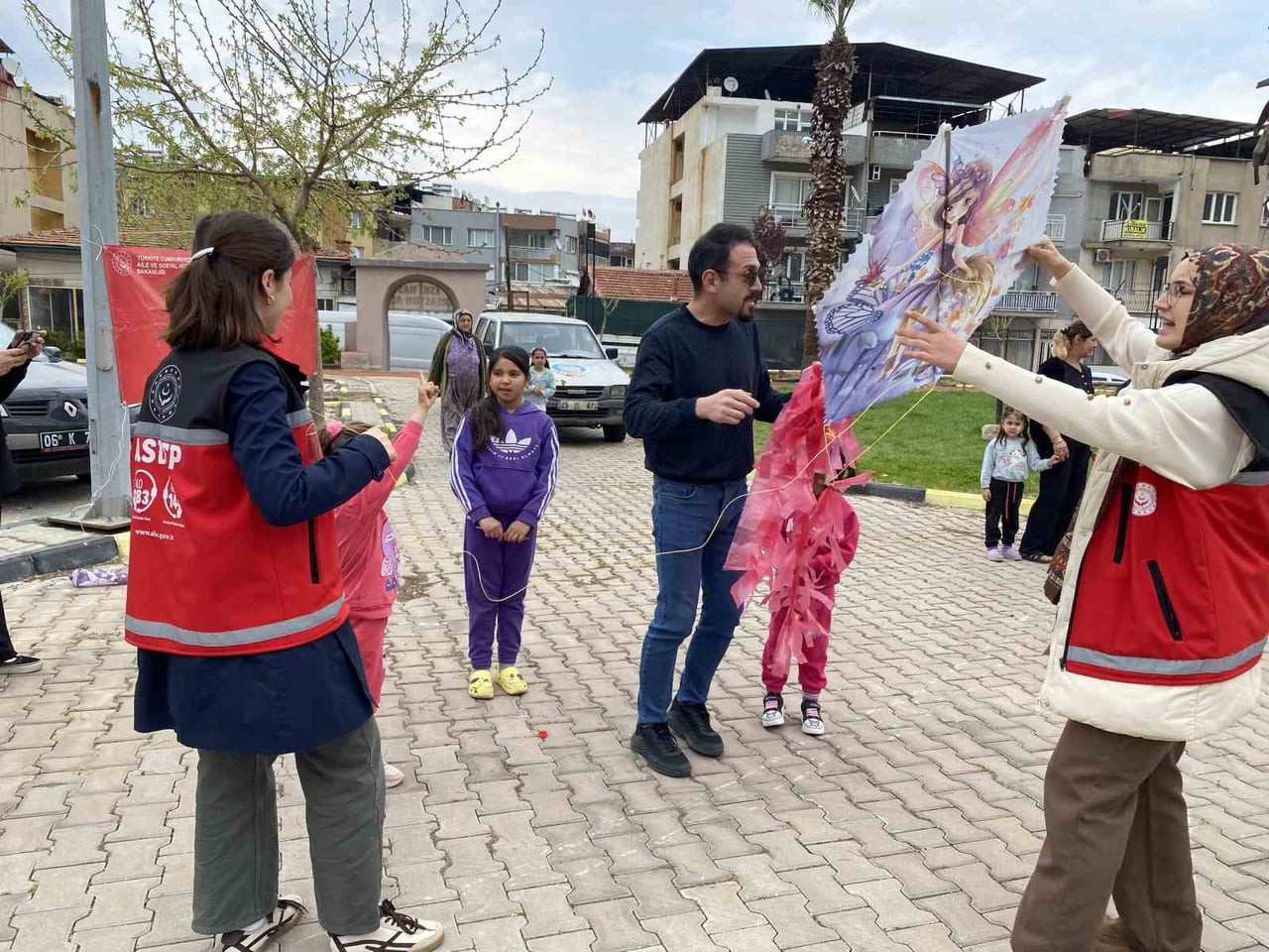 MANİSA'NIN ALAŞEHİR İLÇESİNDE 8 NİSAN DÜNYA ROMANLAR GÜNÜ ETKİNLİKLERİ KAPSAMINDA DÜZENLENEN...