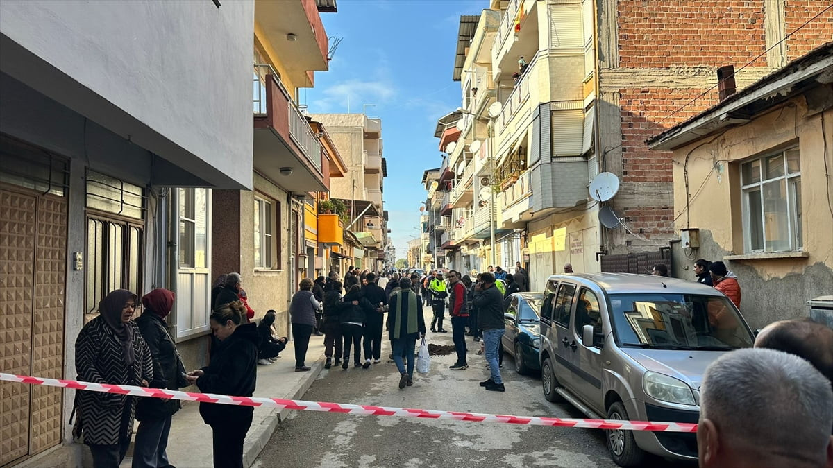Manisa'nın Alaşehir ilçesinde eşi tarafından tüfekle vurulan kadın hayatını kaybetti, şüpheli...