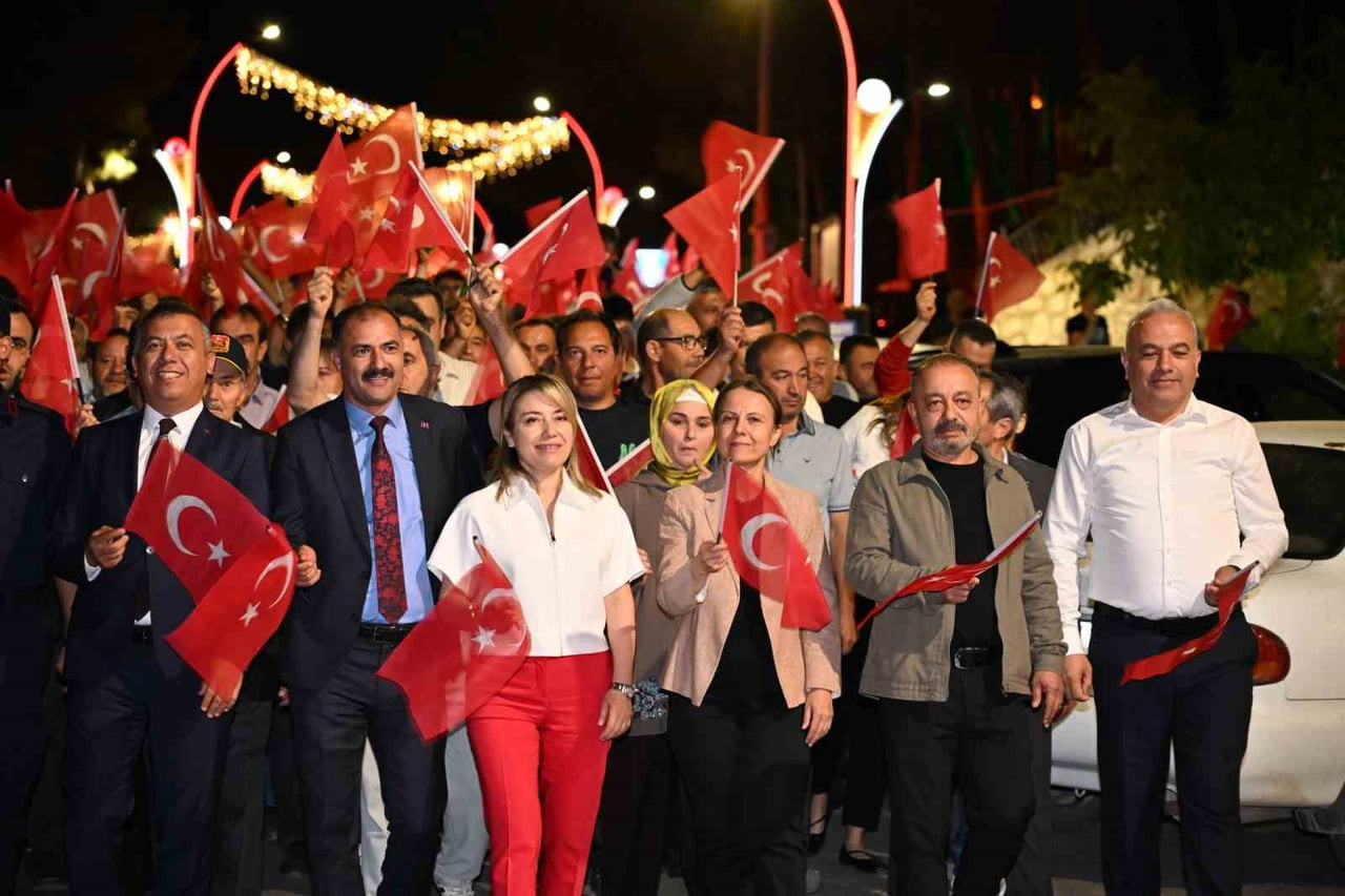 MANİSA'NIN DEMİRCİ İLÇESİNDE, 15 TEMMUZ DEMOKRASİ VE MİLLİ BİRLİK GÜNÜ DOLAYISIYLA BİR DİZİ ANMA...