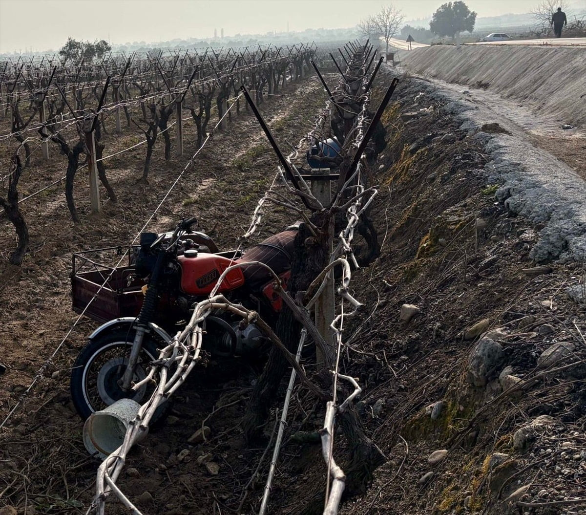 Manisa'nın Salihli ilçesinde sepetli motosikletin devrilmesi sonucu 70 yaşındaki sürücü hayatını...