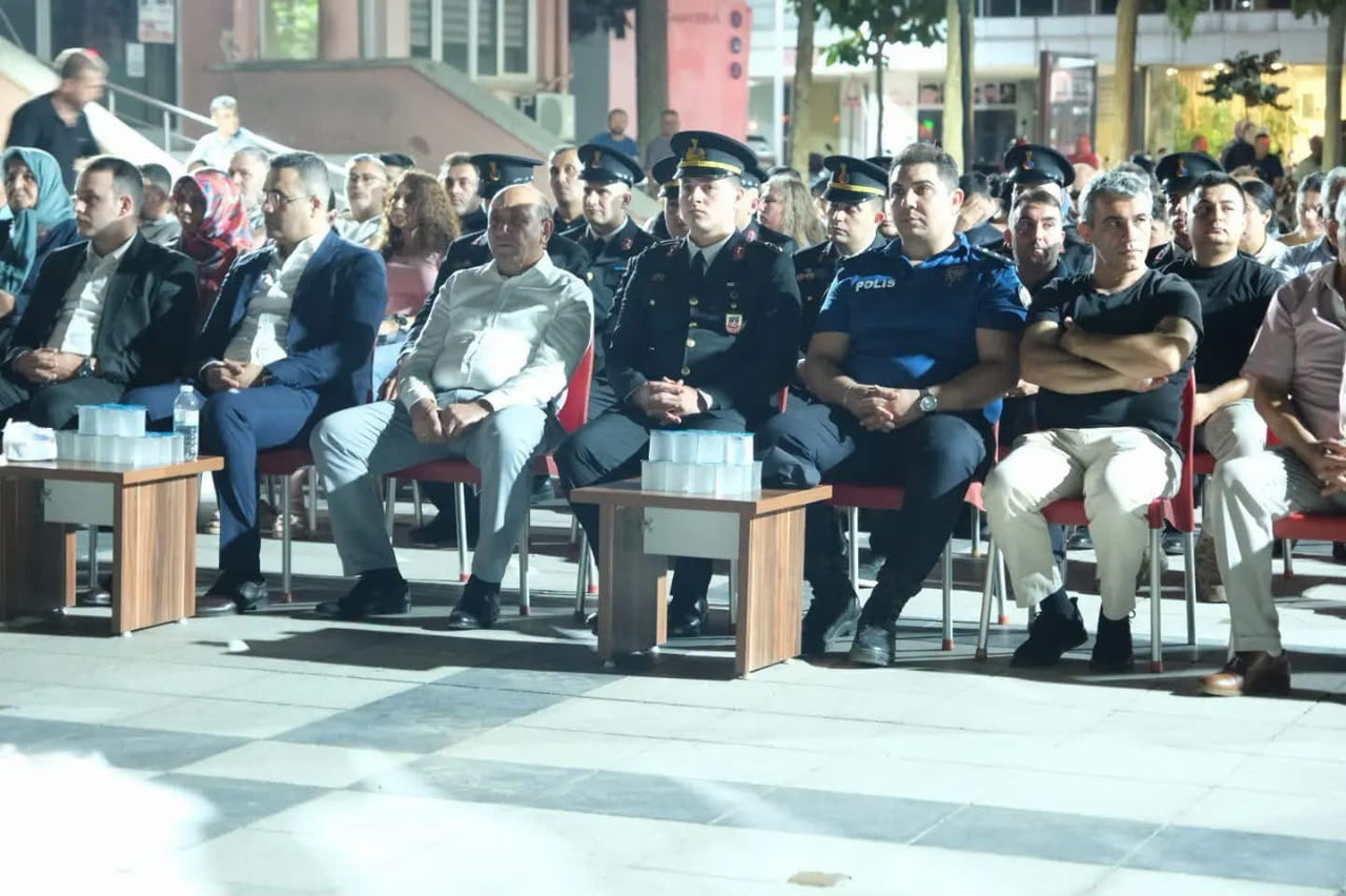 MANİSA'NIN SARIGÖL İLÇESİNDE 15 TEMMUZ DEMOKRASİ VE MİLLİ BİRLİK GÜNÜ DOLAYISIYLA DÜZENLENEN ANMA...