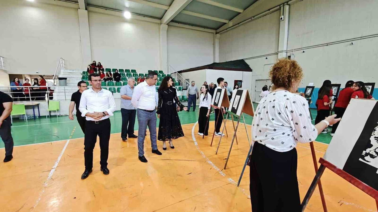 MANİSA'NIN SARIGÖL İLÇESİNDE HAYRİYE ERTÜRK ANADOLU LİSESİ ÖĞRENCİLERİNİN YIL BOYUNCA HAZIRLADIĞI...